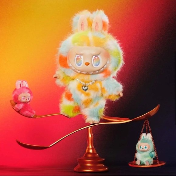 NIB THE MONSTERS Big into Energy Series- ROCK THE UNIVERSE Vinyl Plush Doll - Picture 3 of 3